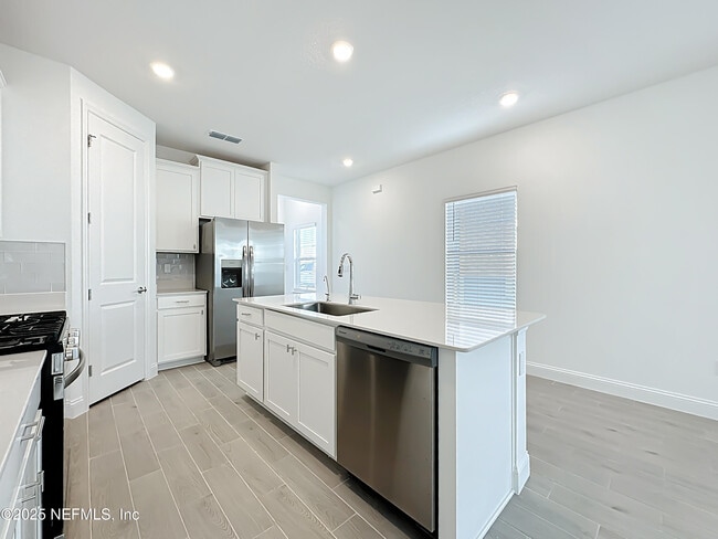 Building Photo - 289 Pentwater Rd