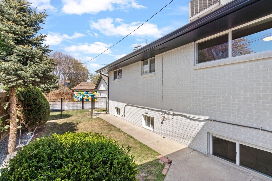 Building Photo - 2905 W 39th Ave