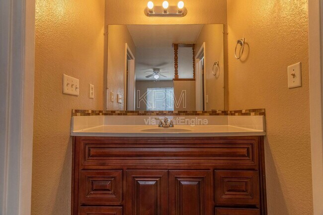 Building Photo - 2930 Angel Dr