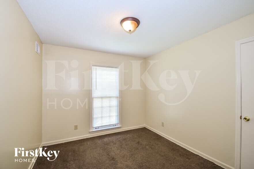 Building Photo - 2905 Kenneth St