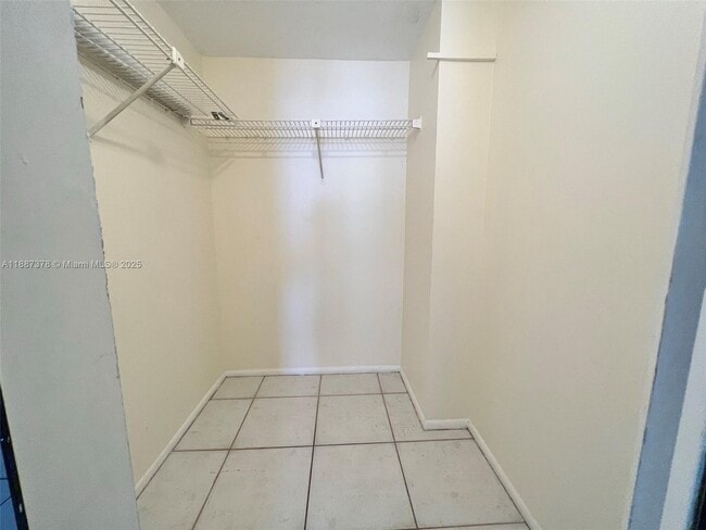 Building Photo - 18181 NE 31st Ct
