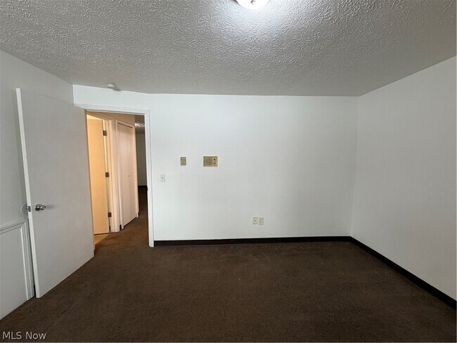 Building Photo - 4107 Orchard Dale Dr NW