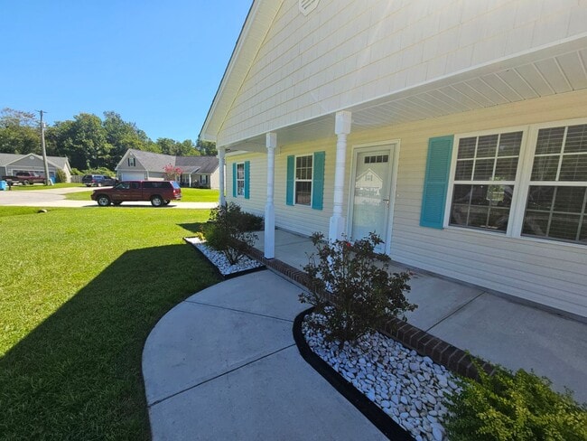 Building Photo - 3 Bed, 2 Bath Home In Woodbury Farm!