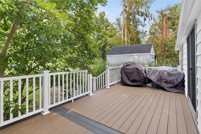 Building Photo - 204 Roat St