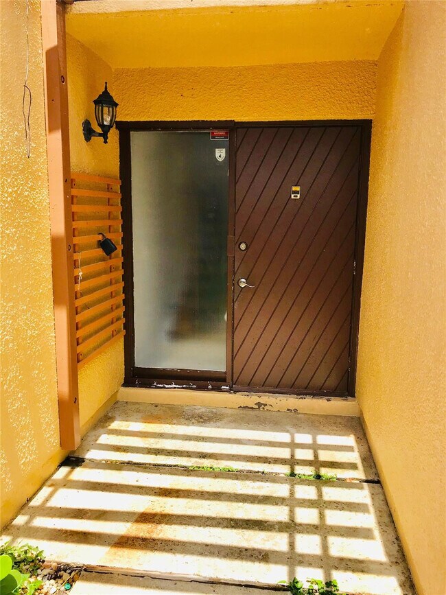 Building Photo - 1640 W Golfview Dr