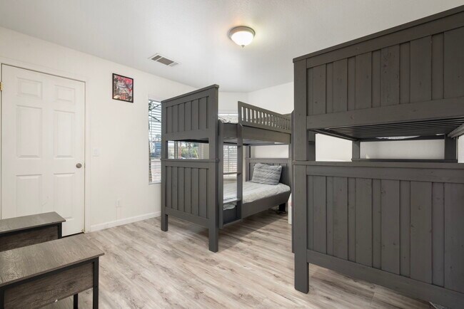 Building Photo - 16087 Bubbling Wells Rd