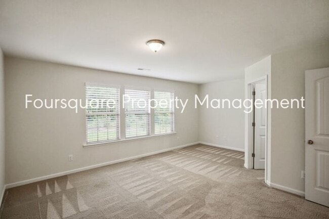 Building Photo - Townhome | Washer/ Dryer Included | Back P...
