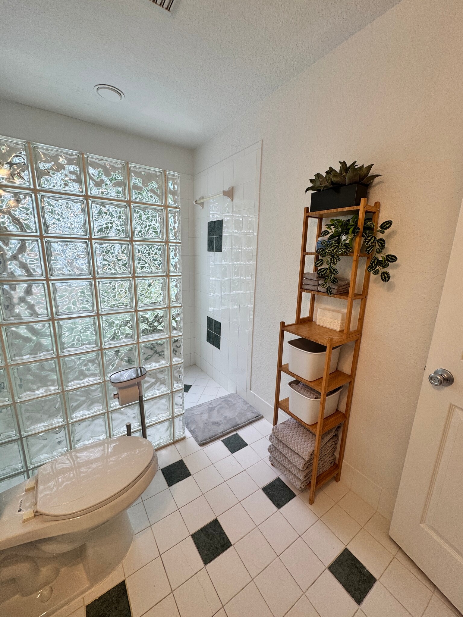 Building Photo - 426 34th St