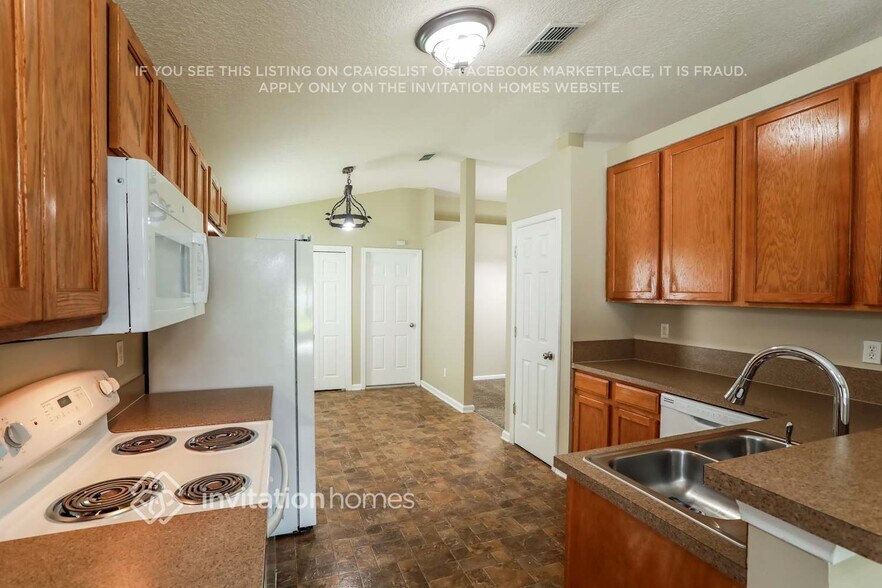 Building Photo - 3525 Live Oak Hollow Dr