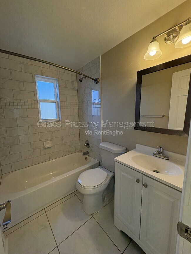 Building Photo - 4925 Clay St