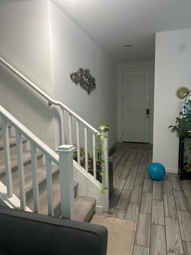 Building Photo - Charming 4BR House in Glendale