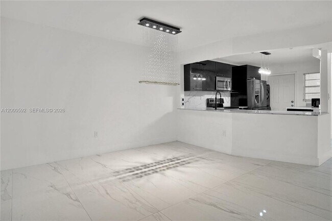 Building Photo - 1750 NE 191st St