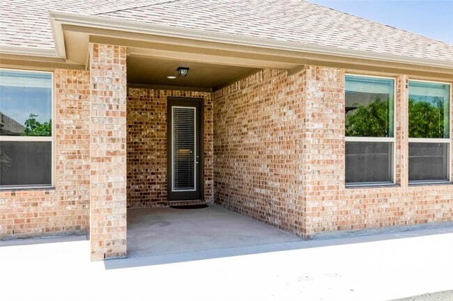 Building Photo - 2918 Diego Dr