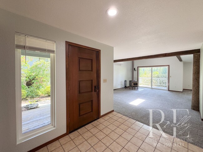 Building Photo - Highland Greens Golf Course Living