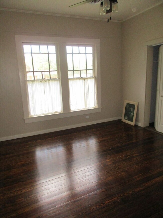 Building Photo - Charming Remodeled Home
