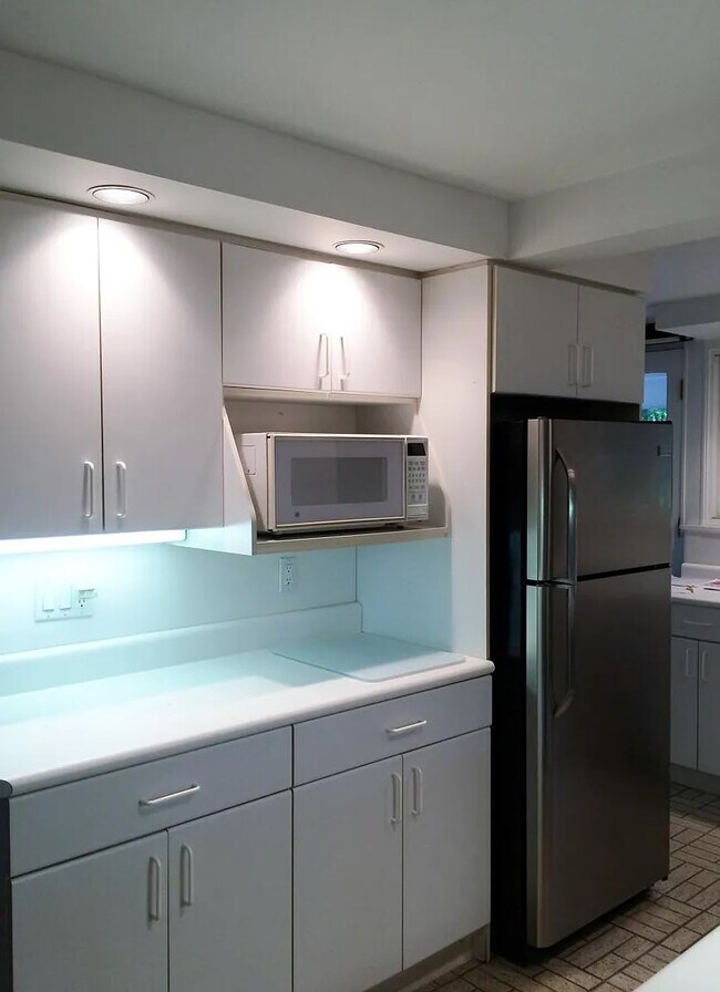 Building Photo - 828 Dentree Dr