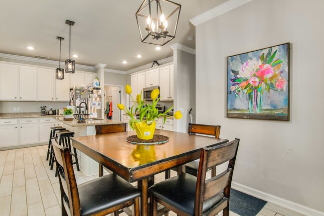 Building Photo - Bright, Beautiful Home in the Highly Desirable Sunrise Gated Community!