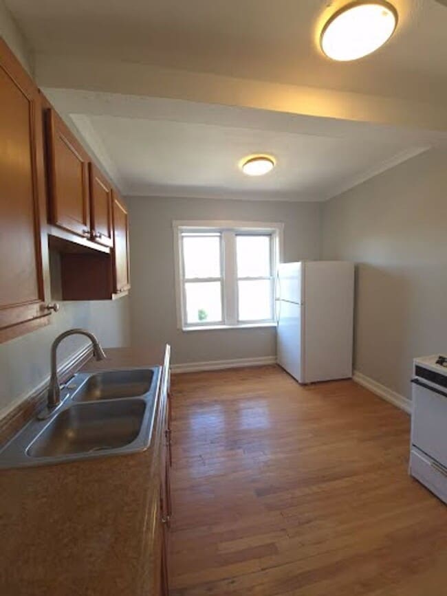 Building Photo - 1432 S Kenneth Ave