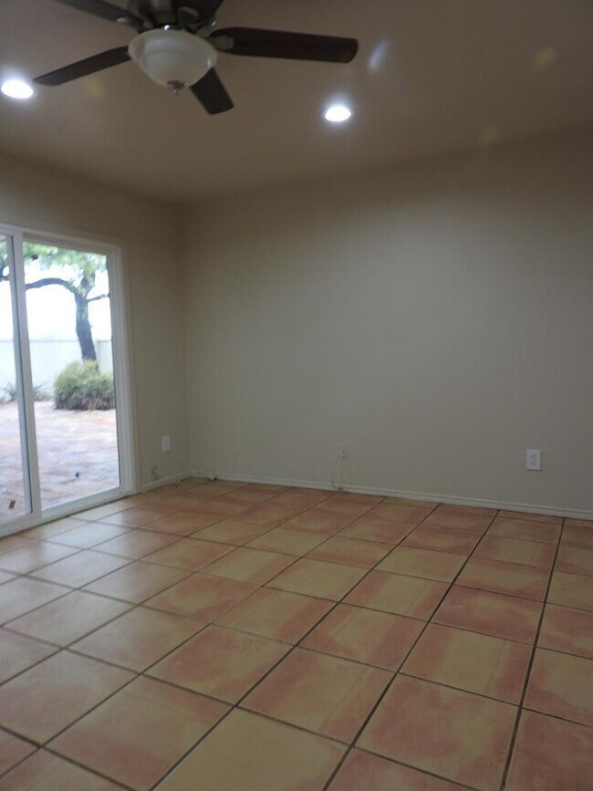 Building Photo - 4111 N 87th Pl