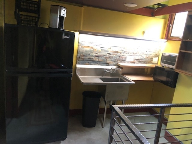 kitchenette - 870 W 19th St
