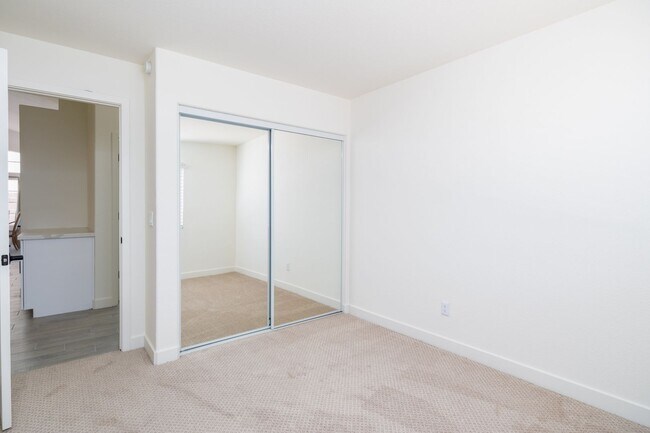 Building Photo - Beautiful updated 4 bedroom plus, 2 bath home in Chandler