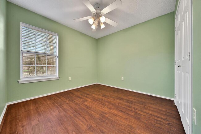 Building Photo - 720 Springwood Dr