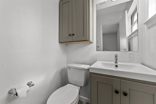 Building Photo - 8604 Graywood Dr