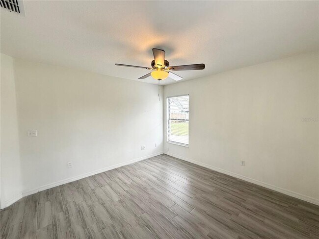 Building Photo - 2401 Rolling Broak Dr