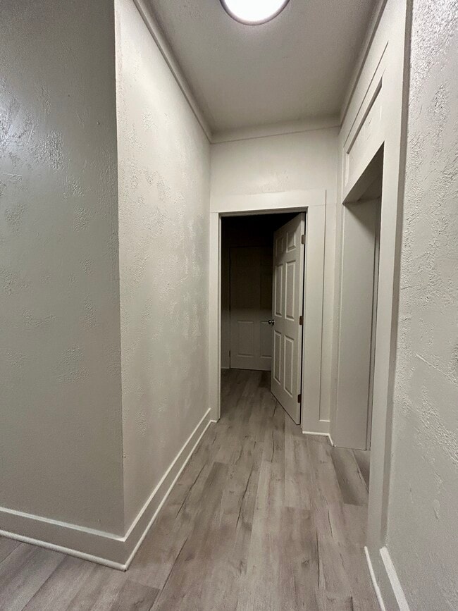 Building Photo - 618 Woodlawn Ave