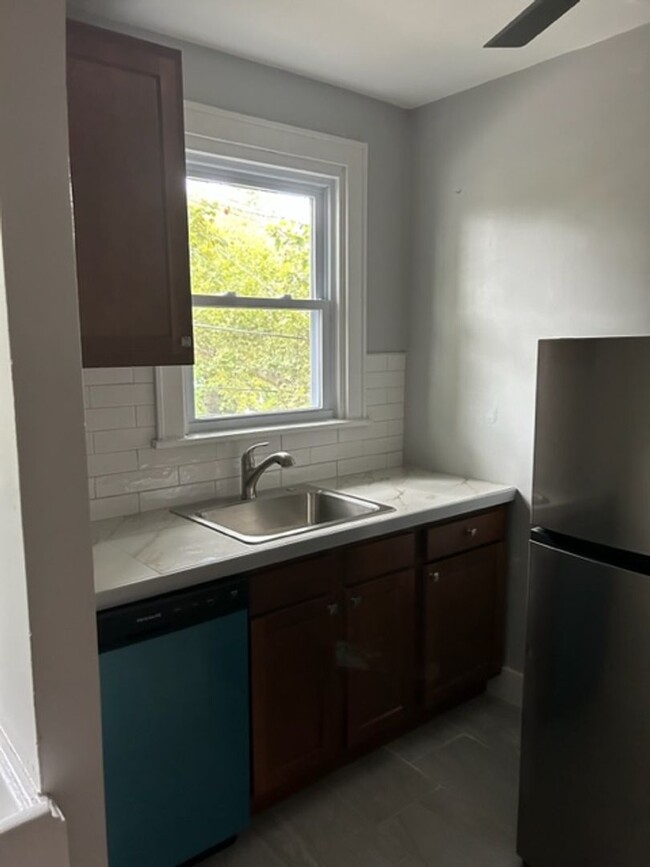 Building Photo - 7433 Penfield Ct