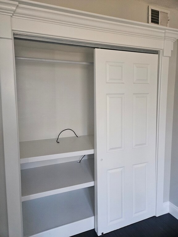 Building Photo - 10 Shadowbrook Ln