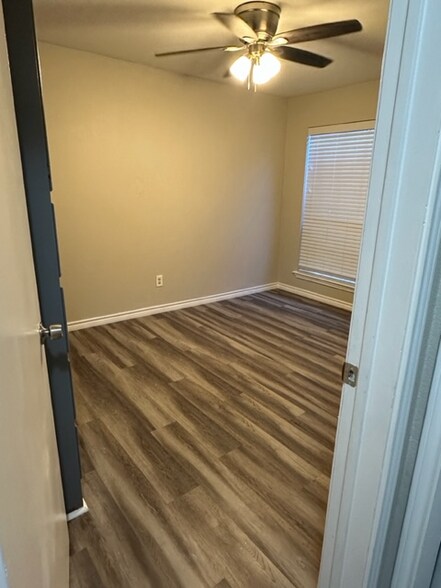 Building Photo - 1202 Thorpe Ln