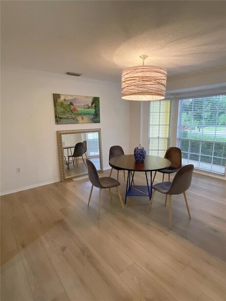 Building Photo - 4489 Oak View Dr