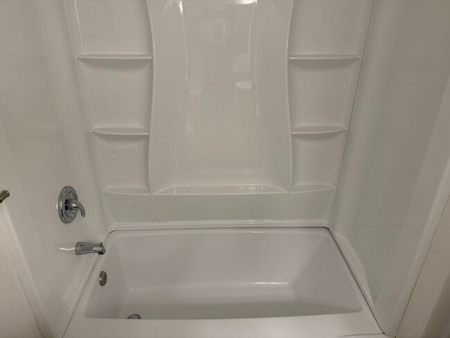 Building Photo - Swisshome