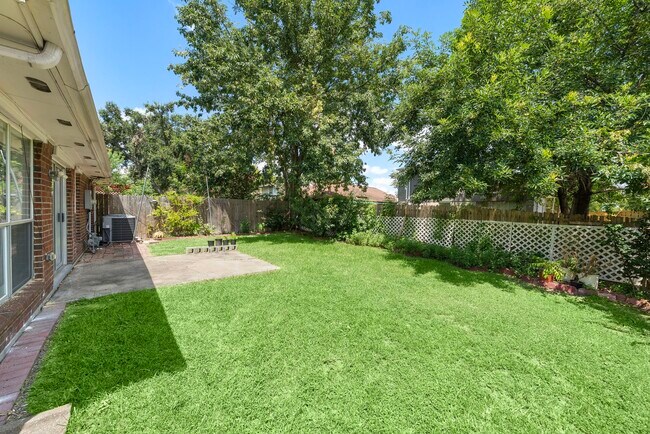 Building Photo - 13938 Plantation Valley Dr