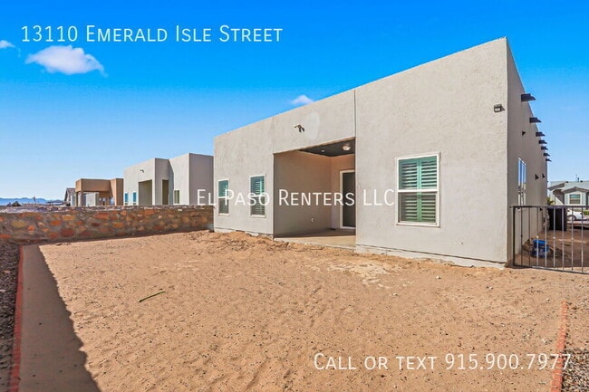 Building Photo - 13110 Emerald Isle St