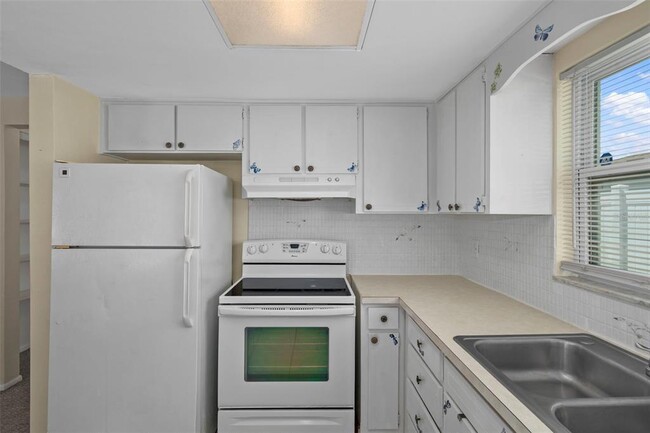 Building Photo - 7403 Populus Dr