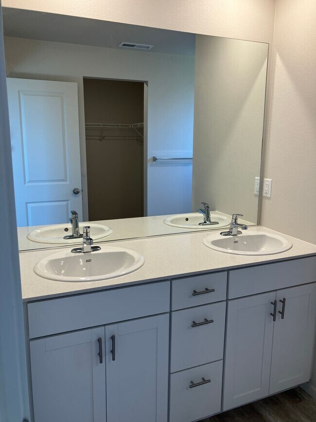 Building Photo - Brand New Three Bedroom Home in East Park Village!