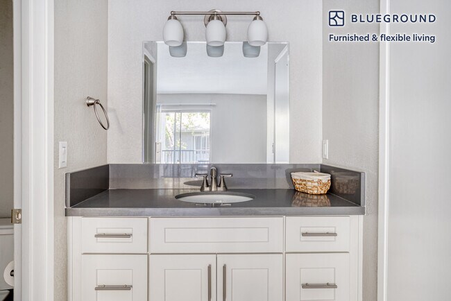 Building Photo - 932 Willowleaf Dr