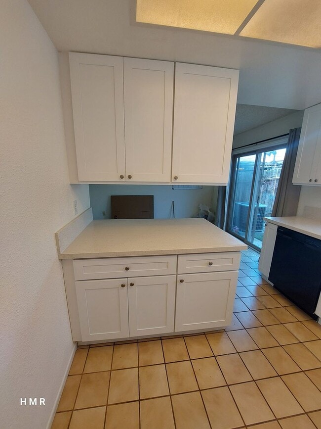 Building Photo - 3 bedrooms 3 baths in San Dimas Glenwood T...