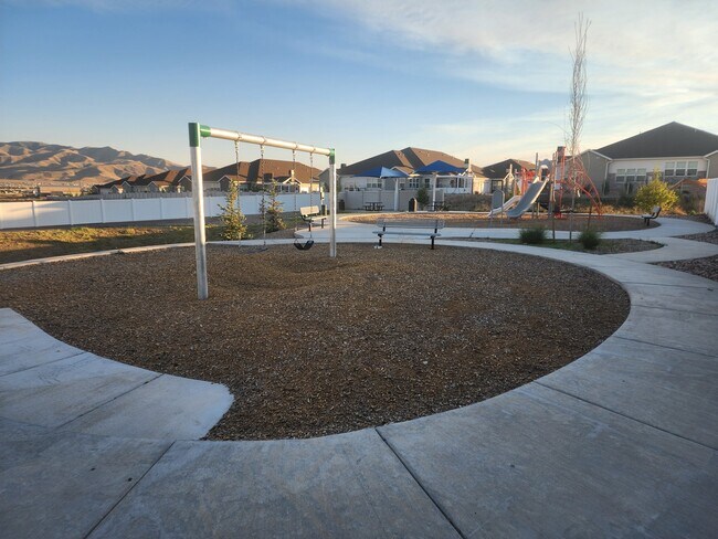 Building Photo - 608 W Domanick Wy