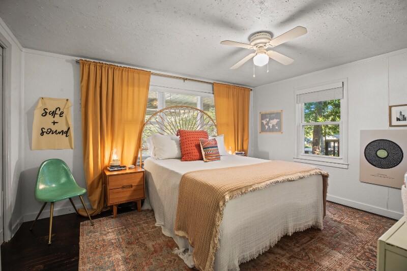 Building Photo - 319 Hideaway Lane Central