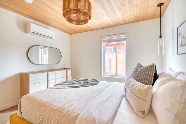 Building Photo - 5018 NE 26th Ave