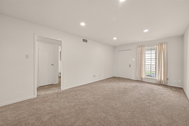 Building Photo - 9641 Hollock St