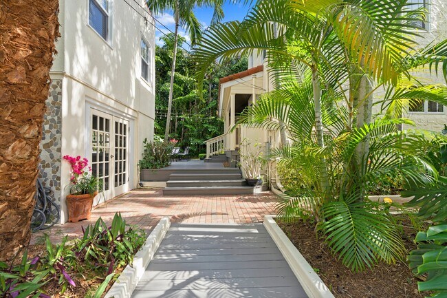 Building Photo - 727 Claremore Dr