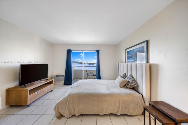 Building Photo - 7904 West Dr