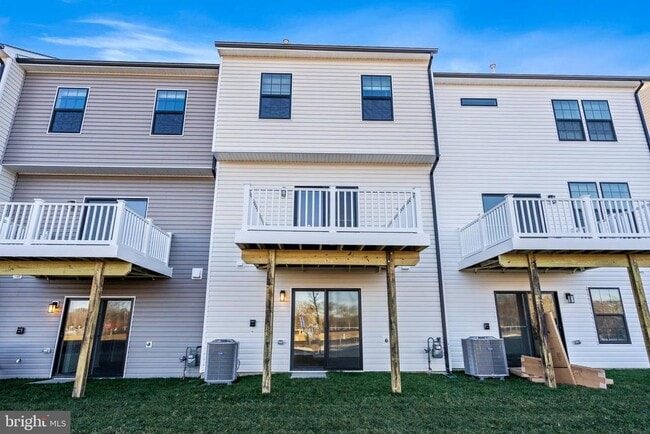 Building Photo - 7428 Fern Gully Way