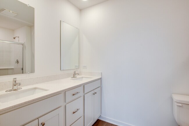 Building Photo - 382 Summit Cir