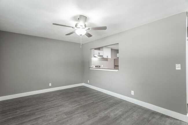 Building Photo - 1100 S Willow