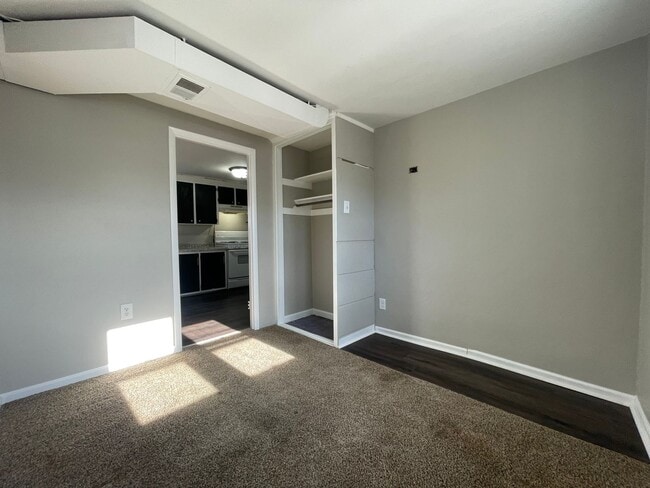 Building Photo - 2 bed, 1 bath home for rent in Waterloo